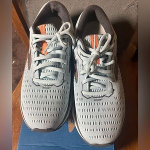Brooks Ghost 13 baby Blue running tennis shoes Size 9 (worn once indoors)